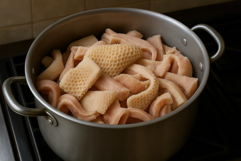 mondongo fresco en una olla listo para cocinarse