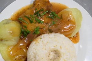 imagen plato adobo de pollo con arroz