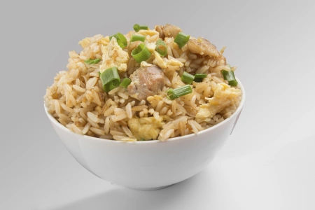 Plato de delicioso arroz chaufa