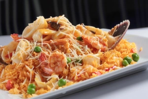 plato de arroz con mariscos