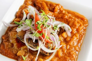 plato de carapulcra con sarsa criolla